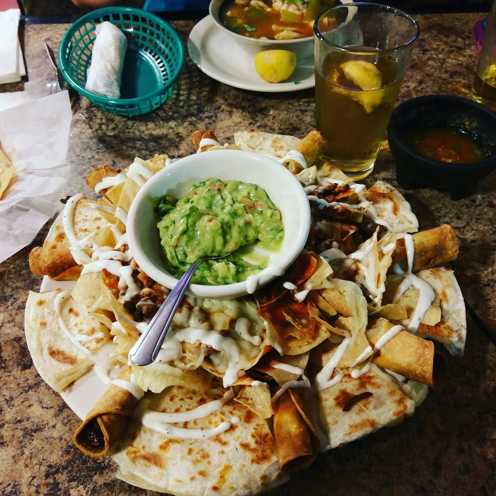 El Pescador | restaurant | 322 S Peck Rd, Santa Paula, CA 93060, USA | 8055258846 OR +1 805-525-8846