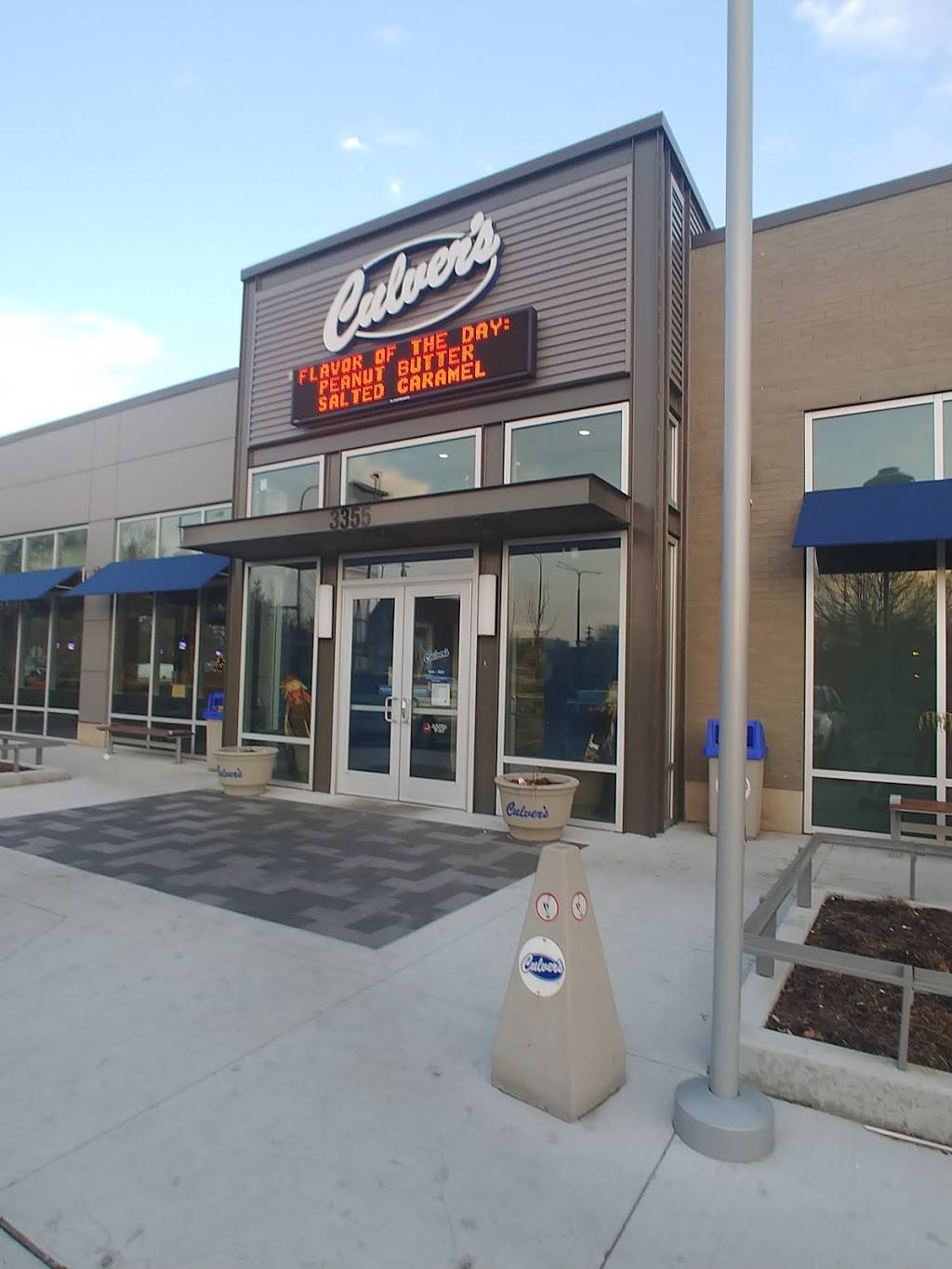 Culvers | restaurant | 3355 S Martin Luther King Dr, Chicago, IL 60616, USA | 3128081100 OR +1 312-808-1100
