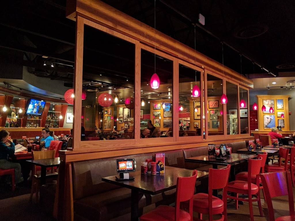 Red Robin Gourmet Burgers and Brews | restaurant | 295 Parkway Dr, Lincolnshire, IL 60069, USA | 8475204747 OR +1 847-520-4747