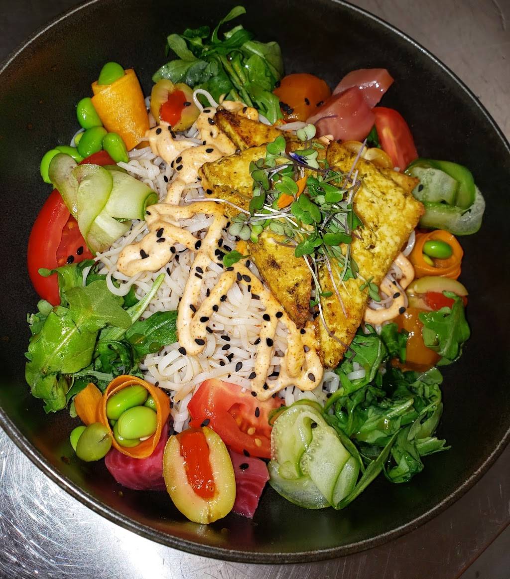 Bistro Le Sacré | restaurant | 1600 Chemin dOka porte 7, Oka, QC J0N 1E0, Canada | 4504219339 OR +1 450-421-9339