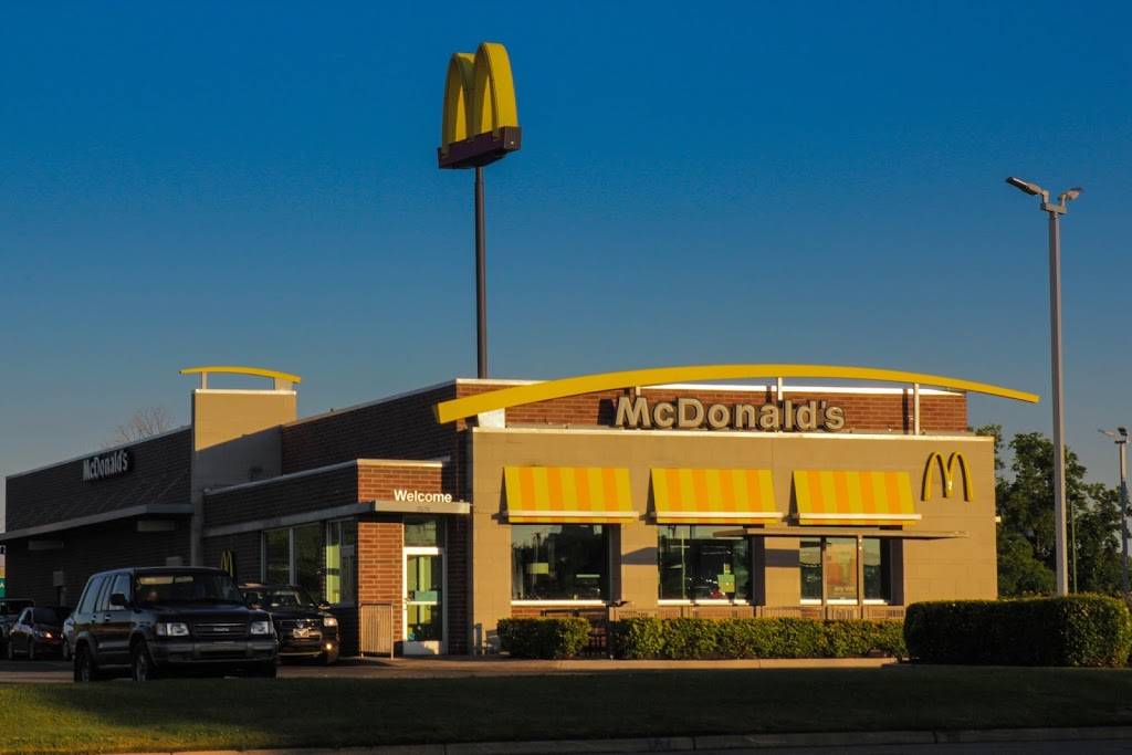 McDonalds | cafe | 2020 Pipestone Rd, Benton Harbor, MI 49022, USA | 2699267600 OR +1 269-926-7600