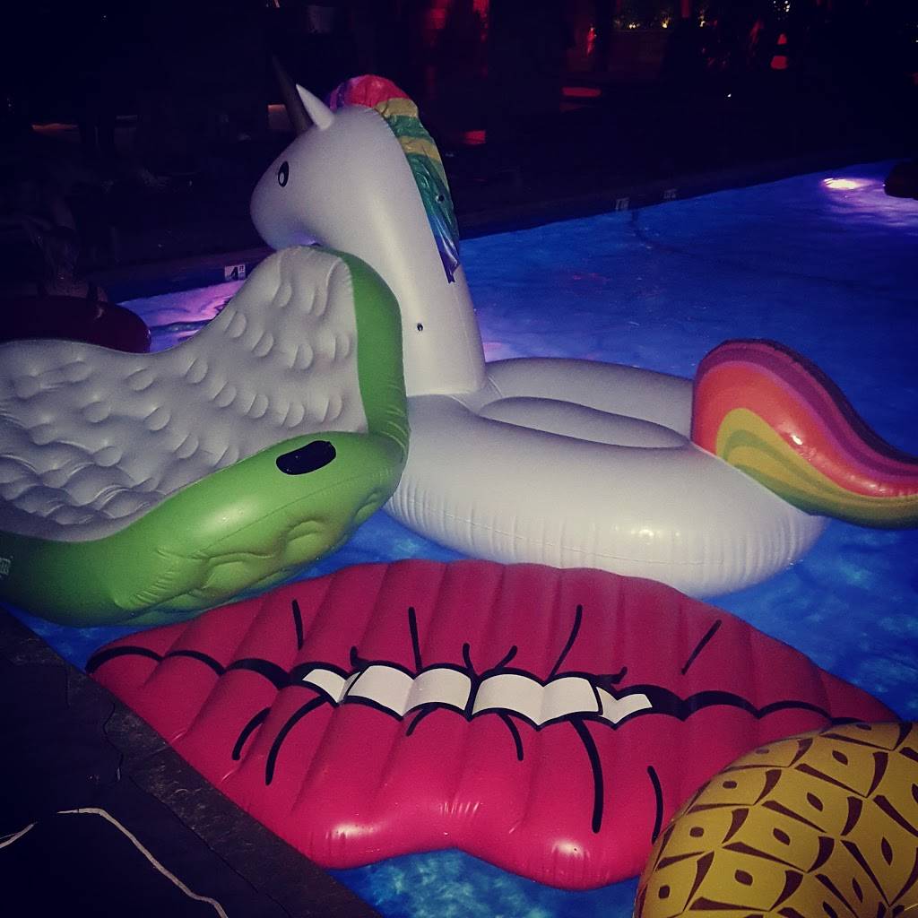 Tropicana Pool Cafe | restaurant | 7000 Hollywood Blvd, Los Angeles, CA 90028, USA | 3234667000 OR +1 323-466-7000