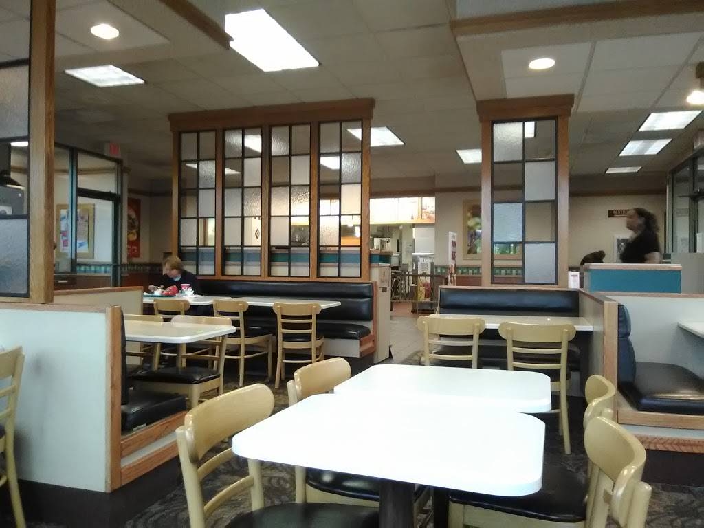 Wendys | restaurant | 902 Outlet Collection Way, Auburn, WA 98002, USA | 2533339832 OR +1 253-333-9832