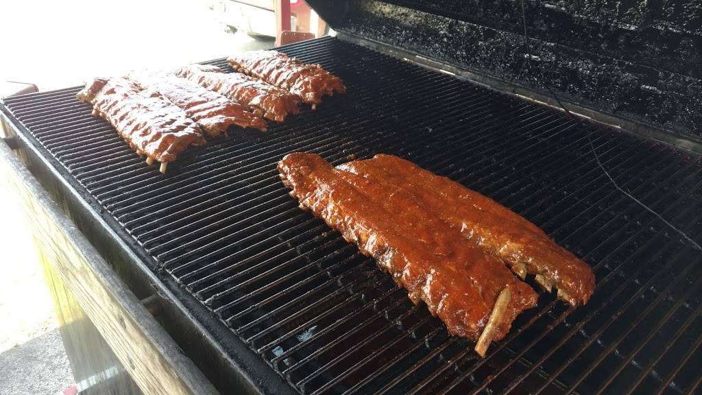 High On The Hog | restaurant | 102 Commercial St, Catlin, IL 61817, USA | 2174272222 OR +1 217-427-2222