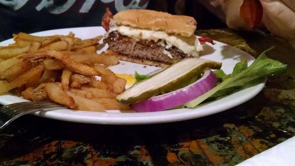 M. Moggers Restaurant & Pub | restaurant | 908 Poplar St, Terre Haute, IN 47807, USA | 8122349202 OR +1 812-234-9202