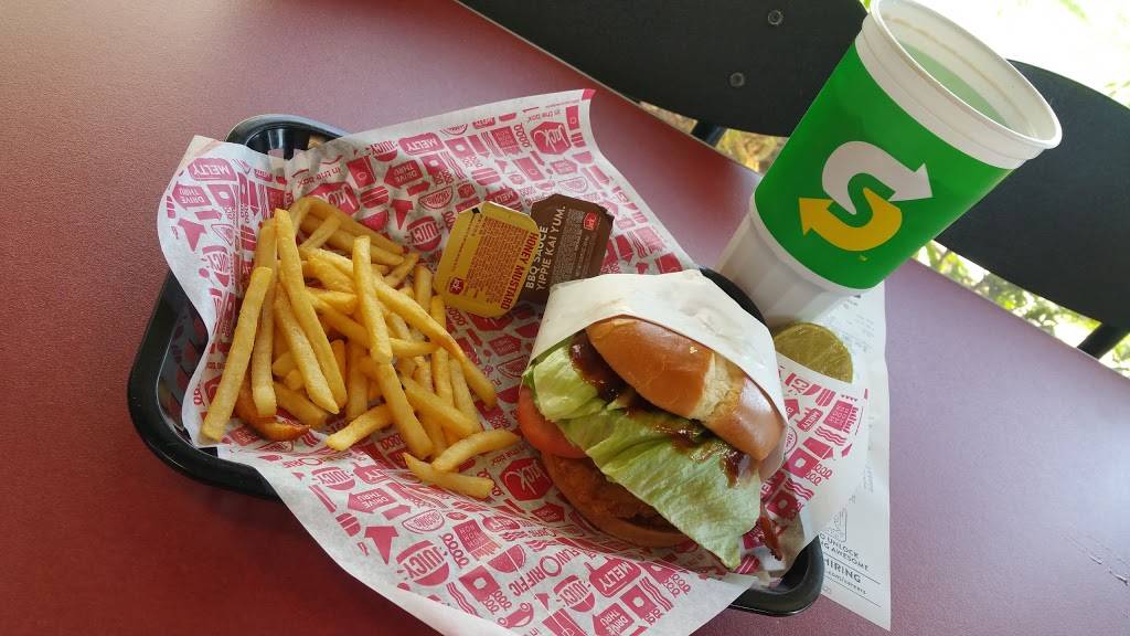 Jack in the Box | restaurant | 1050 W E El Norte Pkwy, Escondido, CA 92026, USA | 7602332070 OR +1 760-233-2070