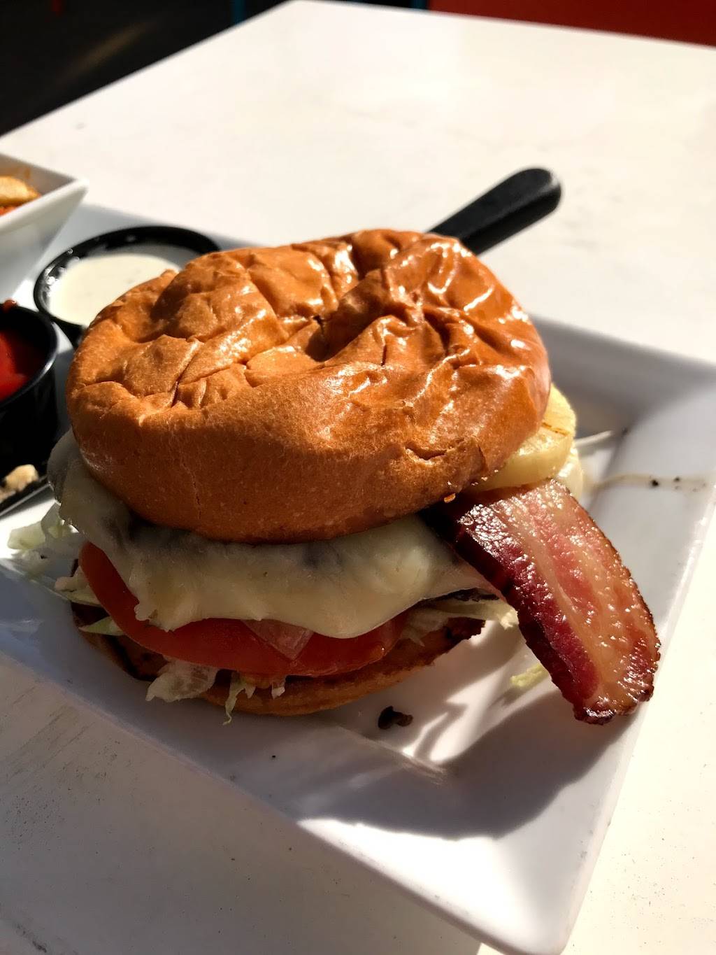 Hamburger Marys | night club | 330 Pine Ave, Long Beach, CA 90802, USA | 5624367900 OR +1 562-436-7900