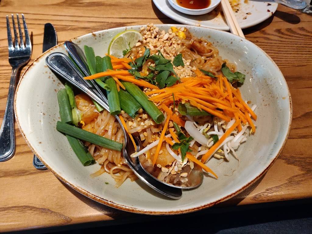 P.F. Changs | restaurant | 122 Adams Rd, Rochester, MI 48309, USA | 2489237030 OR +1 248-923-7030