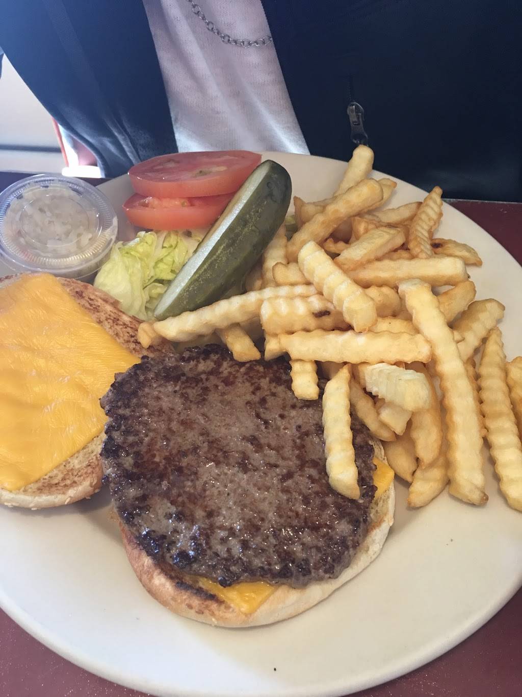 Malverne Diner | restaurant | 350 Hempstead Ave, Malverne, NY 11565, USA | 5165933382 OR +1 516-593-3382