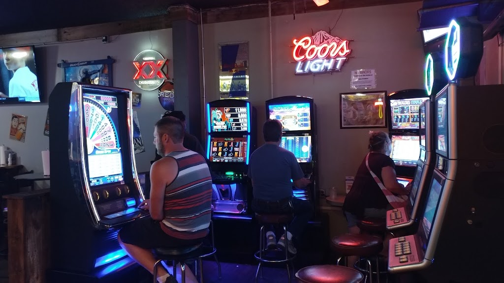 The Pheasant Blue Collar Bar & Grill | restaurant | 149 E Main St, Hermiston, OR 97838, USA | 5415673022 OR +1 541-567-3022