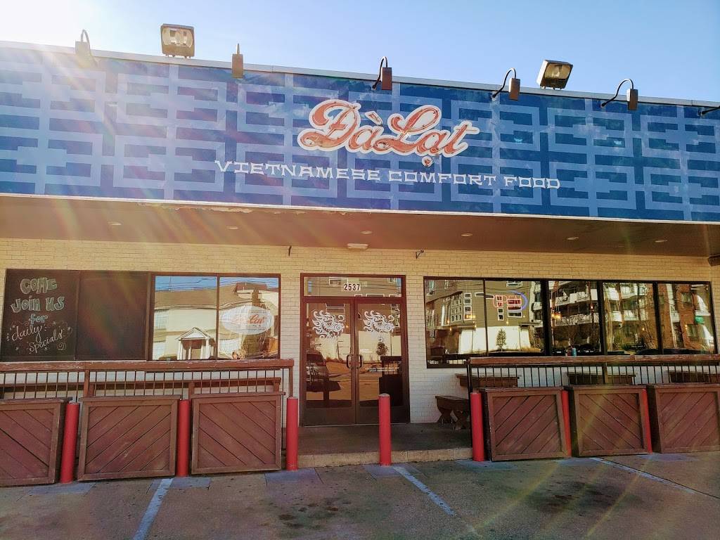 DaLat Vietnamese Restaurant and Bar | restaurant | 2537 N Fitzhugh Ave, Dallas, TX 75204, USA | 2148273200 OR +1 214-827-3200