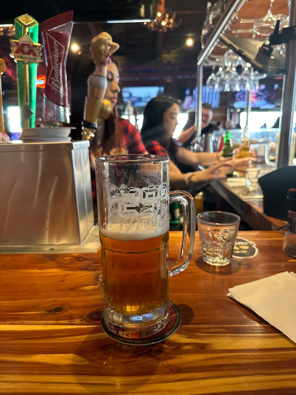 Twin Peaks | restaurant | 955 Sunland Park Dr, El Paso, TX 79922, USA | 9153073629 OR +1 915-307-3629