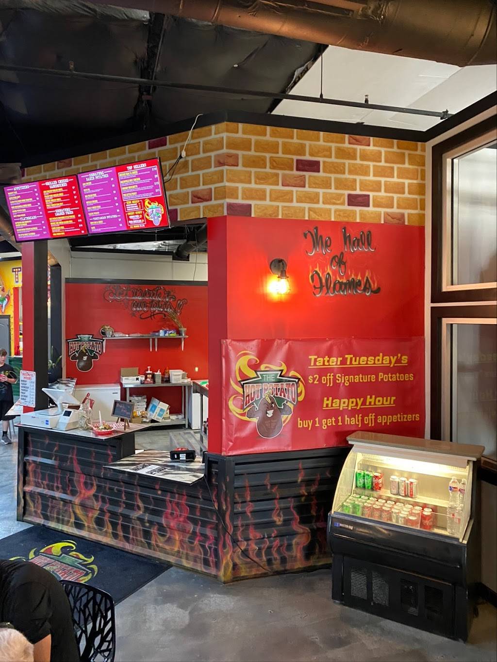 The Hot Potato | restaurant | 206 N Oak St, Roanoke, TX 76262, USA | 2149096511 OR +1 214-909-6511