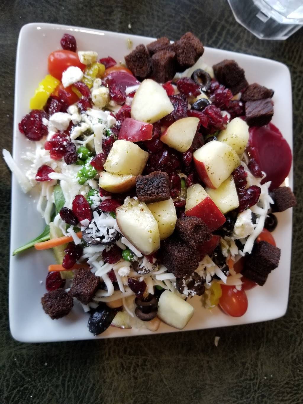 Ruby Tuesday | restaurant | 9515 Diamond Centre Dr, Mentor, OH 44060, USA | 4406399670 OR +1 440-639-9670