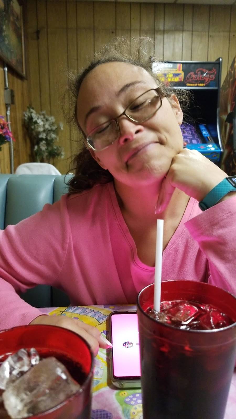 Giovannis Pizza | restaurant | 3033 4th Ave, St Paul, VA 24283, USA | 2767629898 OR +1 276-762-9898