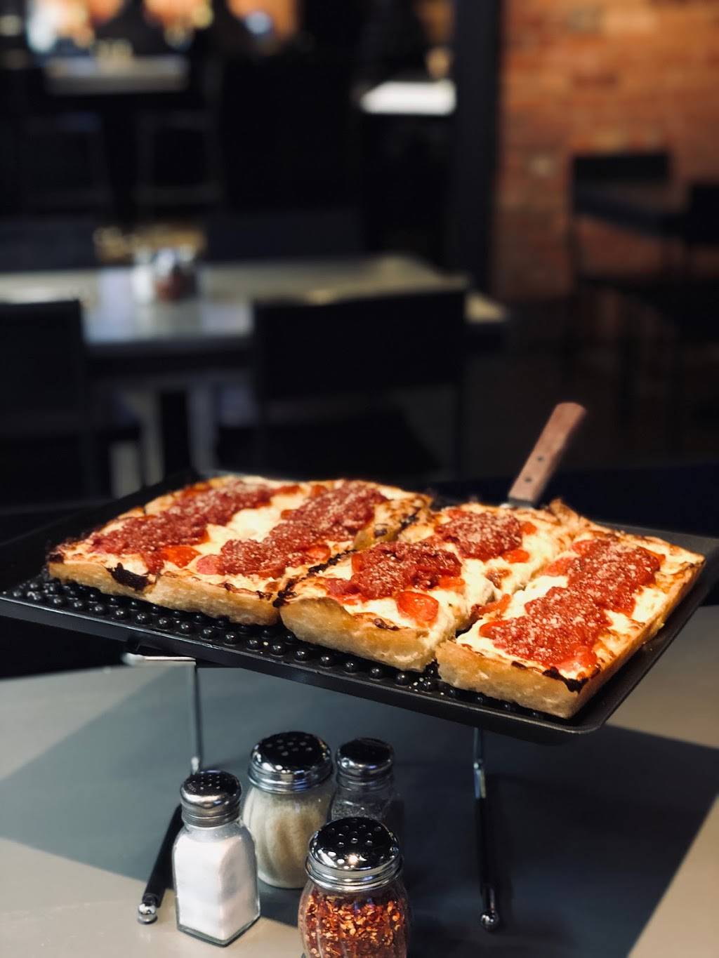 313 Pizza Bar | restaurant | 37 E Flint St, Lake Orion, MI 48362, USA | 2486909362 OR +1 248-690-9362