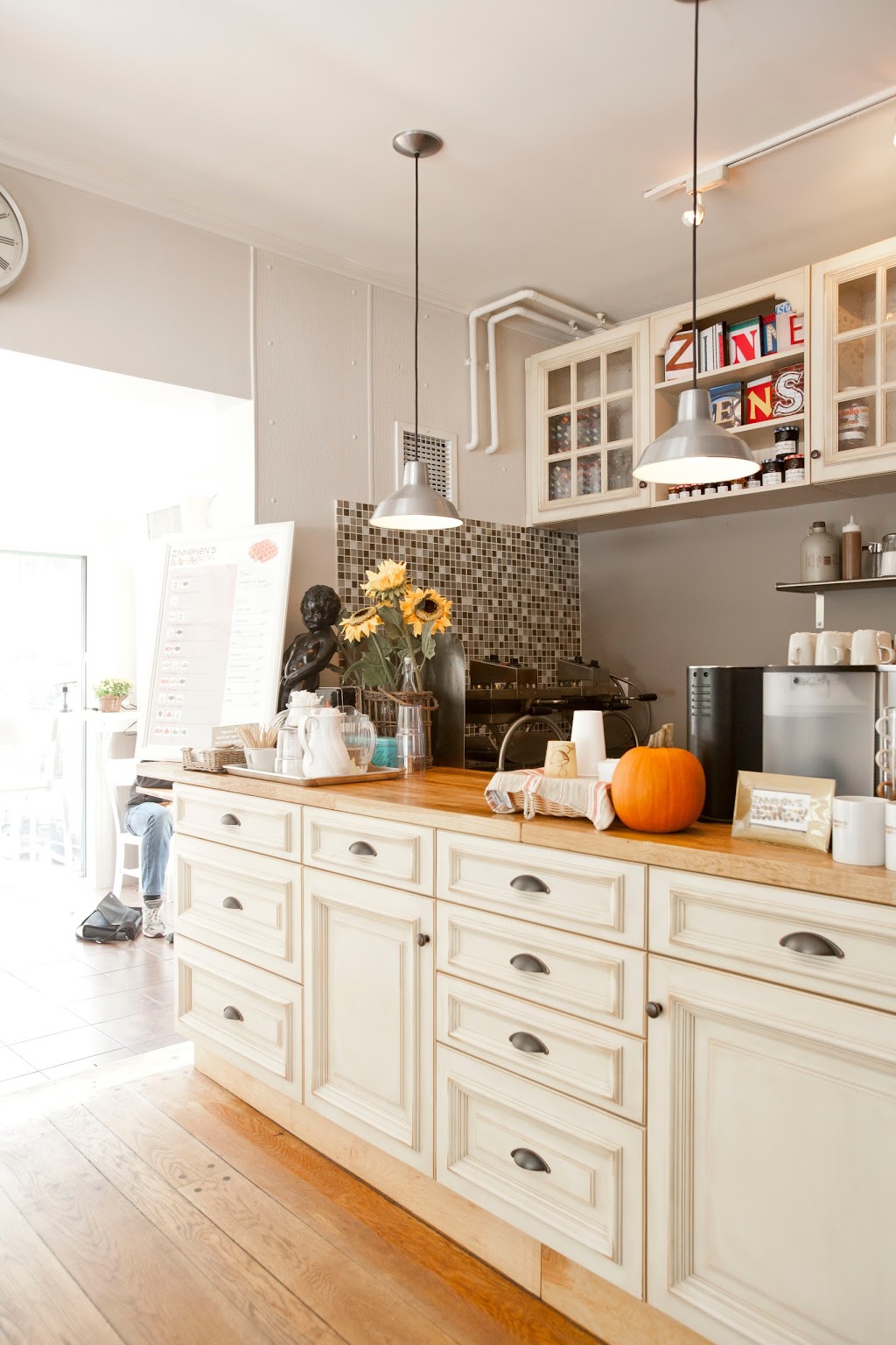 Zinnekens Belgian waffles | bakery | 1154 Massachusetts Ave, Cambridge, MA 02138, USA | 6178760836 OR +1 617-876-0836