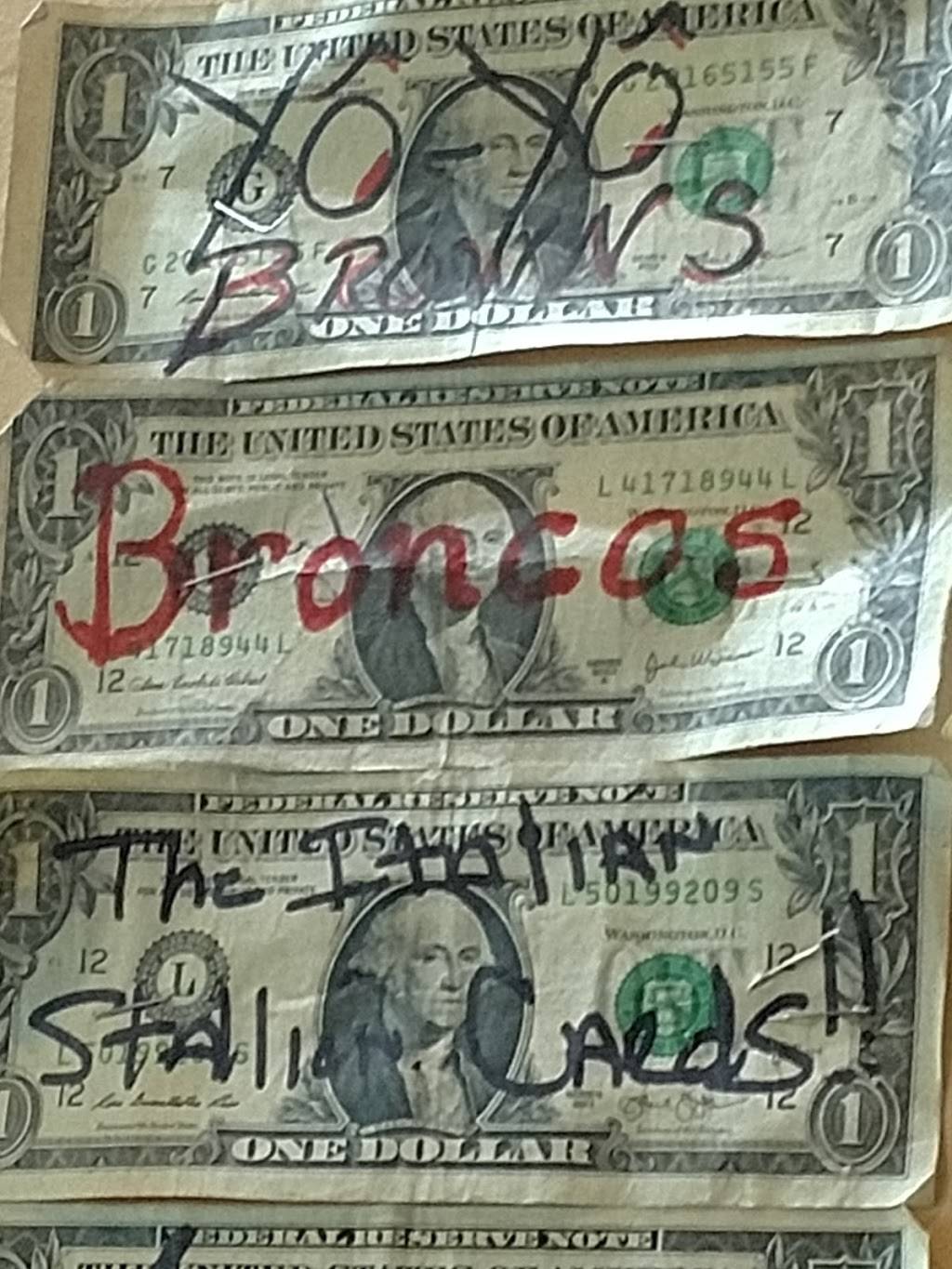 Cogburns Big Wings | restaurant | 110 S Val Vista Dr, Gilbert, AZ 85296, USA | 4809264034 OR +1 480-926-4034