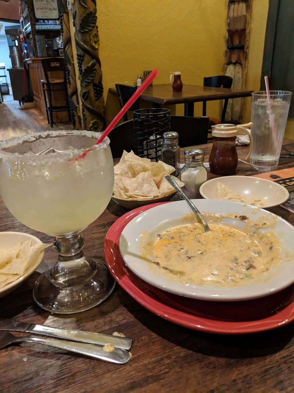 La Fiesta Restaurant | restaurant | 11191 Telegraph Rd, Erie, MI 48133, USA | 7348486088 OR +1 734-848-6088