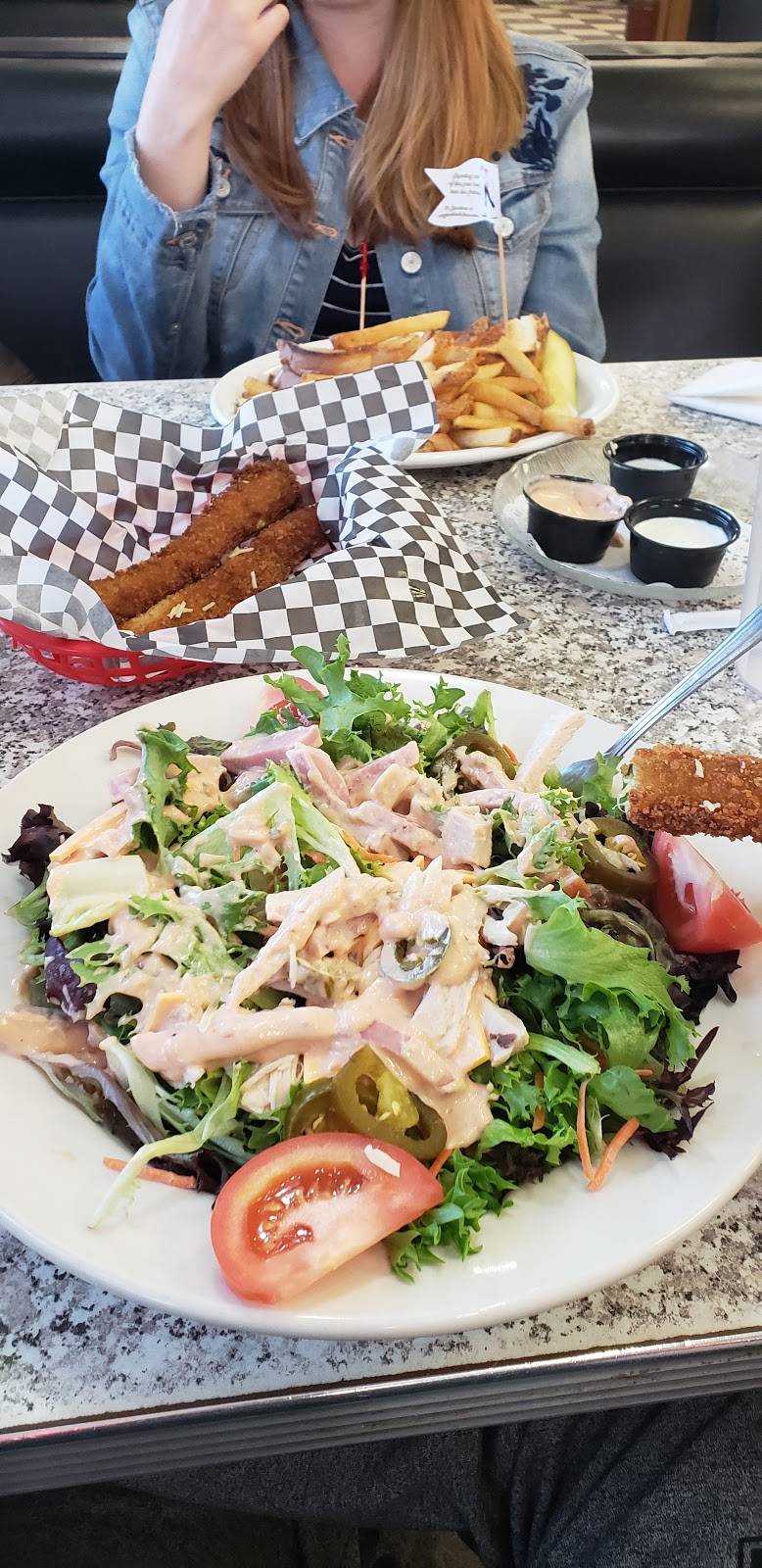 The Original Mels Diner | restaurant | 171 Nut Tree Pkwy, Vacaville, CA 95687, USA | 7074514811 OR +1 707-451-4811