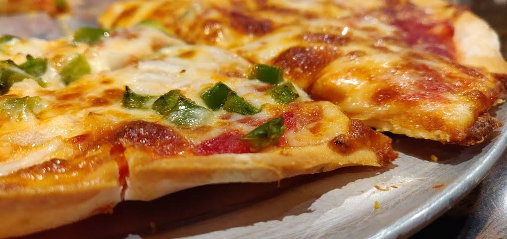 Tats Pizzeria | restaurant | 2440 Maysville Pike, Zanesville, OH 43701, USA | 7404546261 OR +1 740-454-6261