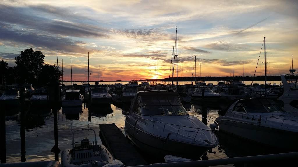 Raffertys Dockside Restaurant | restaurant | 730 Terrace Point Rd, Muskegon, MI 49440, USA | 2317224461 OR +1 231-722-4461