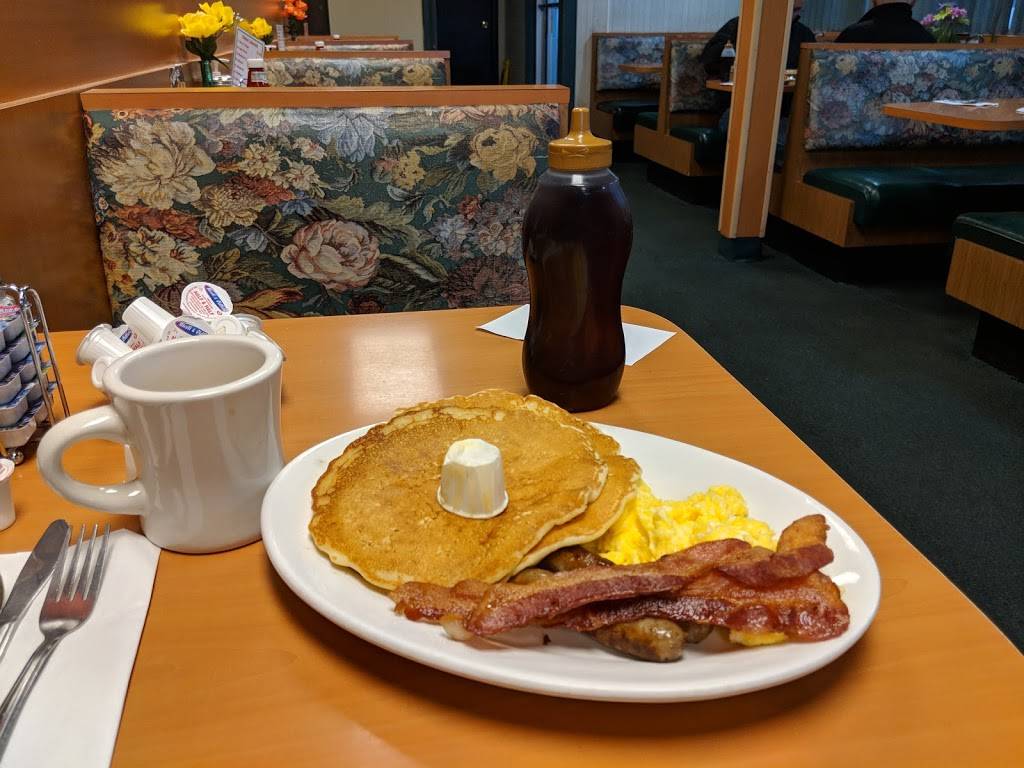 Georges Family Restaurant | restaurant | 1721 West Rd, Trenton, MI 48183, USA | 7346758680 OR +1 734-675-8680