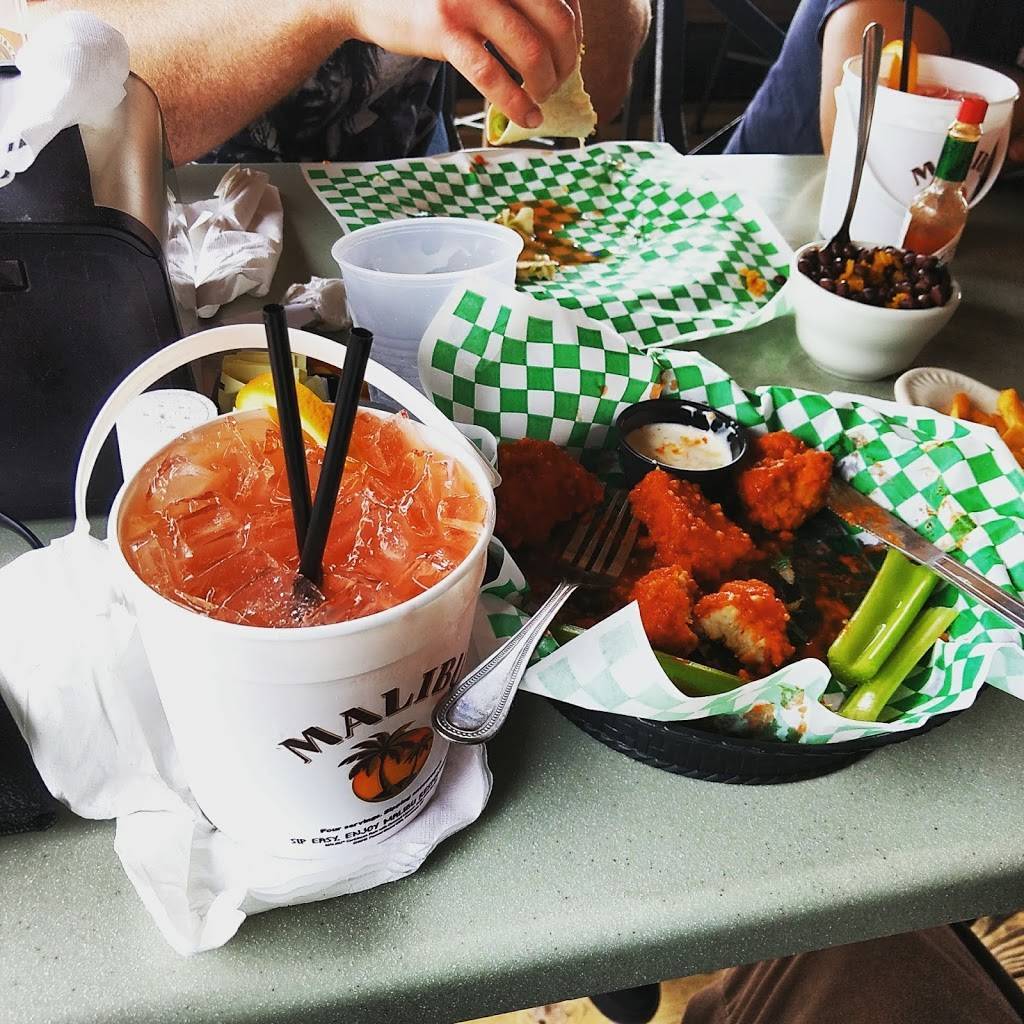 Captain Jacks Waterfront Bar and Grille | restaurant | 21 Oscar Hill Rd, Tarpon Springs, FL 34689, USA | 7279443346 OR +1 727-944-3346