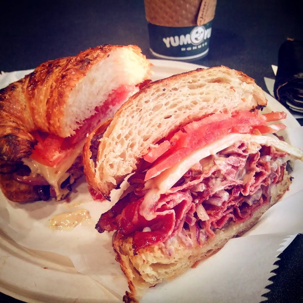 Yum Yum Donuts | cafe | 320 17th St, Santa Ana, CA 92706, USA | 7145600247 OR +1 714-560-0247