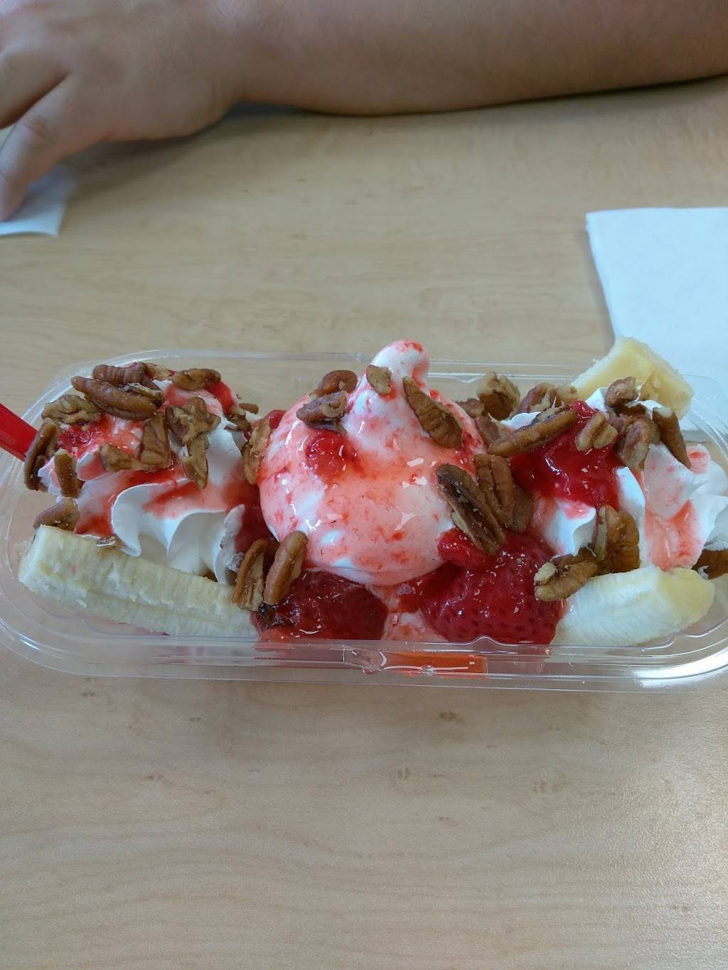 Dairy Queen | restaurant | 8306 Winkler Dr, Houston, TX 77017, USA | 7136492983 OR +1 713-649-2983