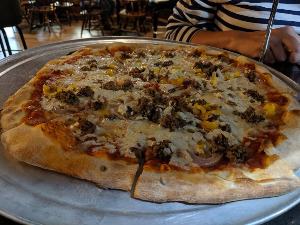 DeLuca’s Pizza Pub | restaurant | 3700 Massillon Rd Suite 220, Uniontown, OH 44685, USA | 2342940640 OR +1 234-294-0640