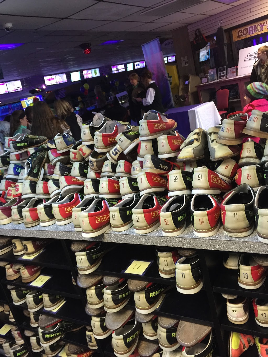 Laser Alleys Family Fun Center | meal takeaway | 3905 E Market St, York, PA 17402, USA | 7177552946 OR +1 717-755-2946