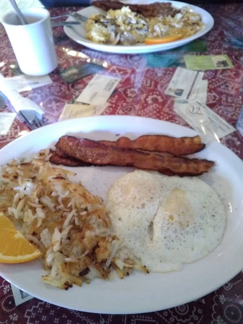 Eva Maes Cafe | restaurant | 6851 Airline Hwy, Tres Pinos, CA 95075, USA | 8316285009 OR +1 831-628-5009