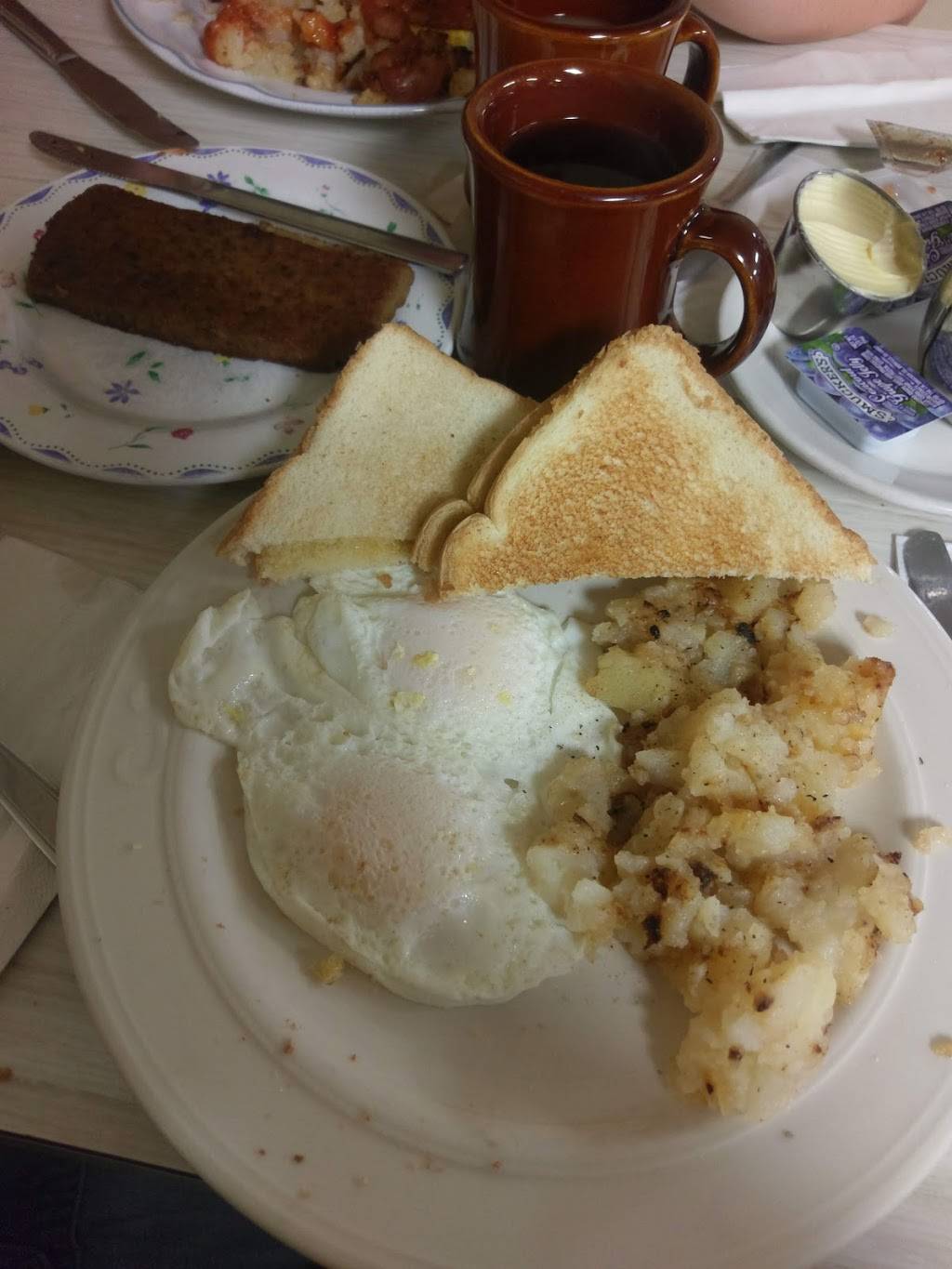 Lewies Restaurant | restaurant | 21 S Lehigh Ave, Frackville, PA 17931, USA | 5708743550 OR +1 570-874-3550