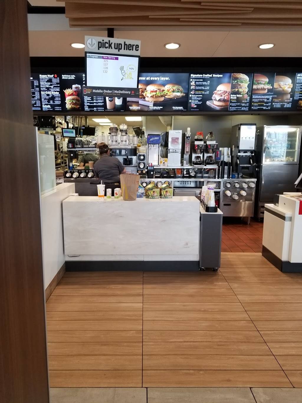 McDonalds | cafe | 67 Newtown Rd, Danbury, CT 06810, USA | 2037901130 OR +1 203-790-1130