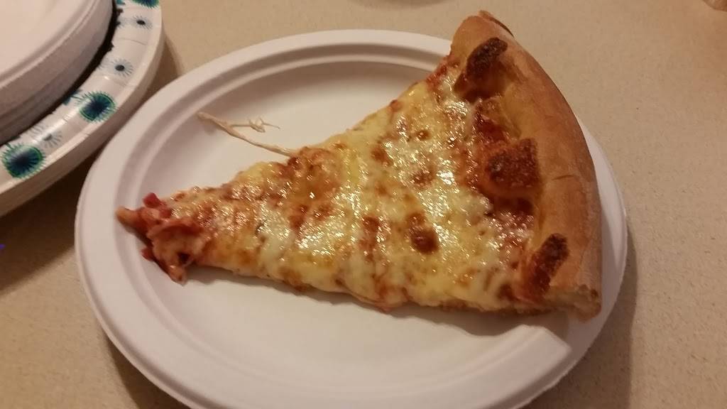 Queens Pizza & Subs | restaurant | 300 Old Virginia Ave, Rich Creek, VA 24147, USA | 5407268322 OR +1 540-726-8322