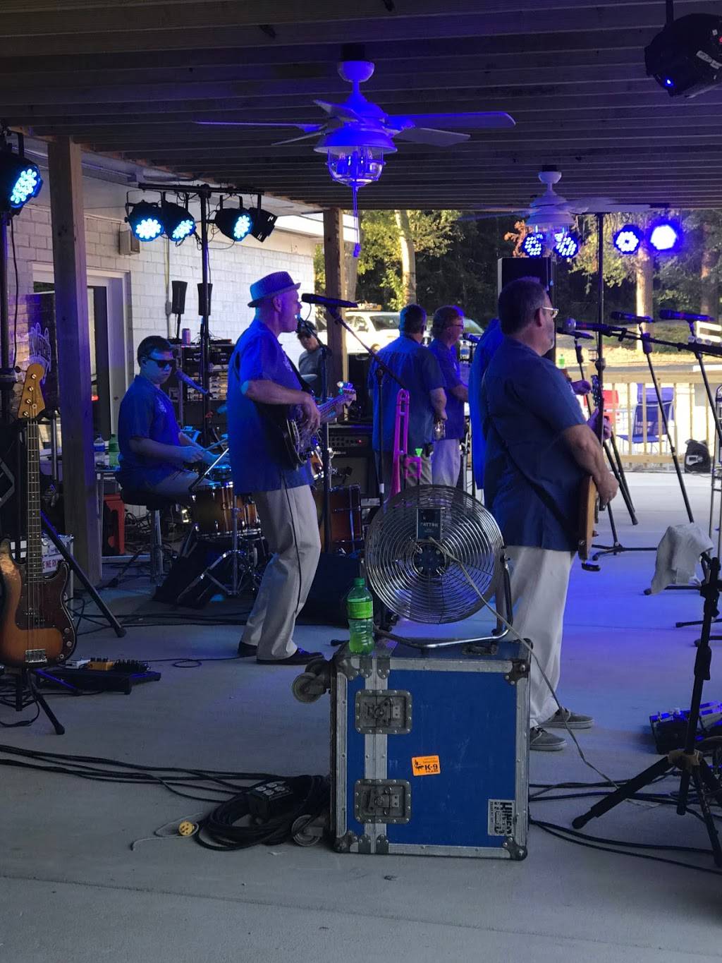 Scallywags Bar & Grill | restaurant | 700 Lake Forest Dr, New London, NC 28127, USA | 3364612565 OR +1 336-461-2565