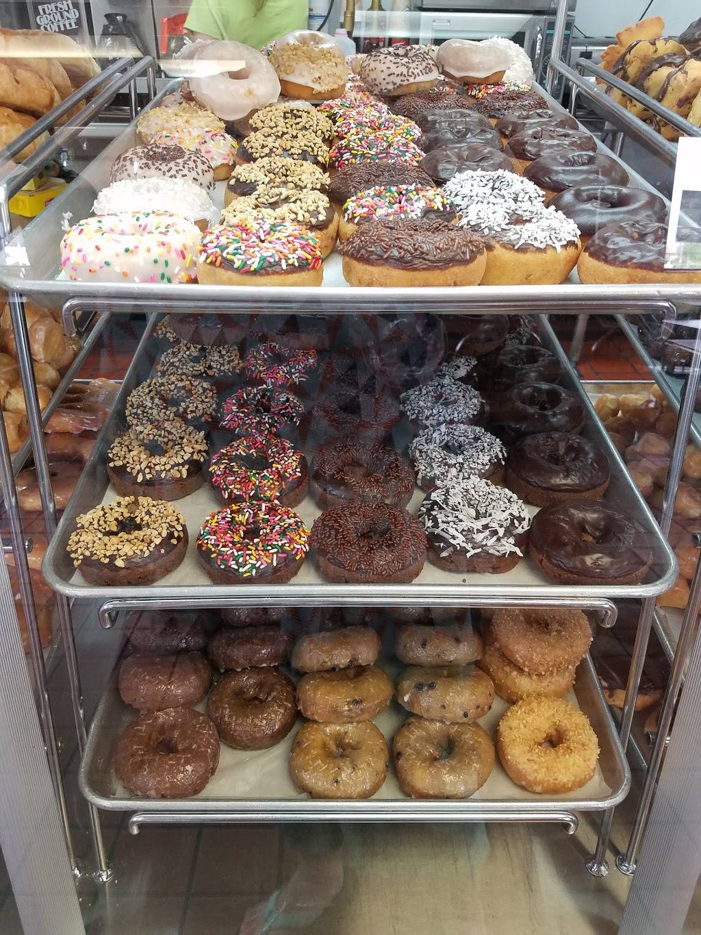 Bosa Donuts | cafe | 9025 N 43rd Ave, Phoenix, AZ 85051, USA | 6234357140 OR +1 623-435-7140