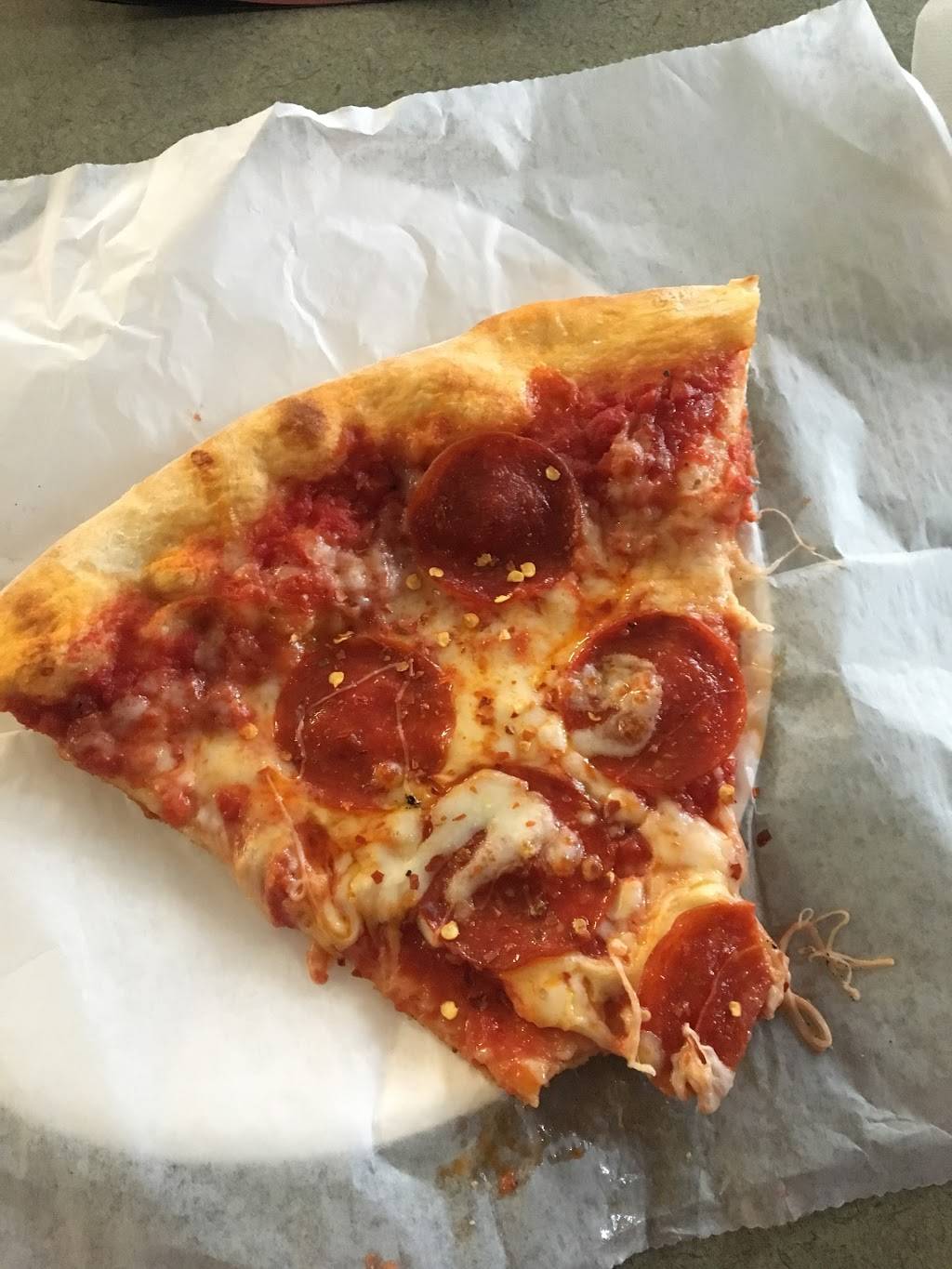 Leonardos Pizzeria | restaurant | 273 Main St, Gloucester, MA 01930, USA | 9782817882 OR +1 978-281-7882