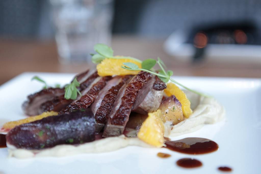 Restaurant Donalda | restaurant | Canada, 996 Rue Valiquette, Sainte-Adèle, QC J8B 2M4, Canada | 4502292727 OR +1 450-229-2727