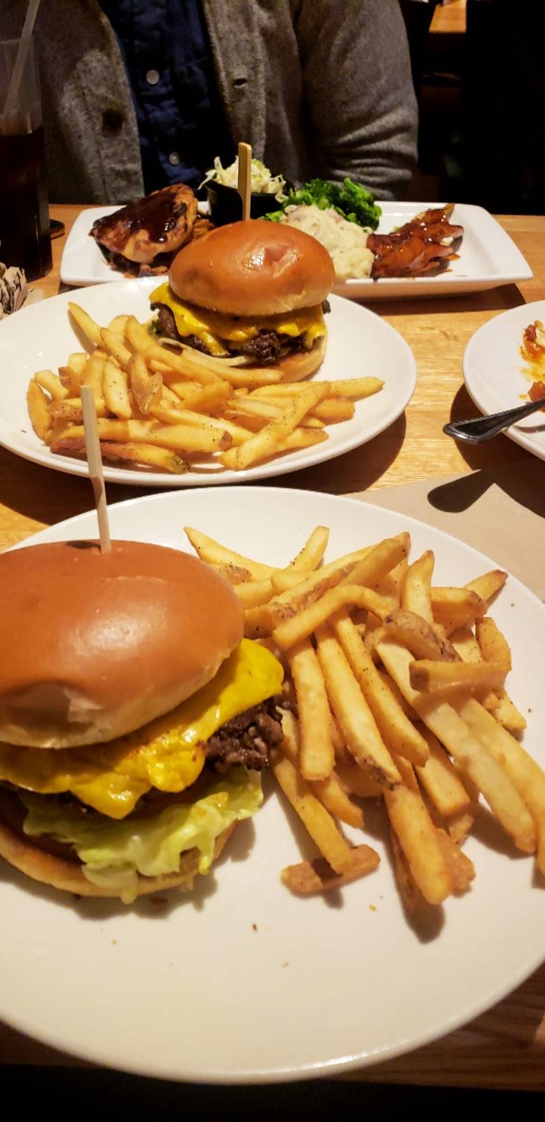 Applebees Grill + Bar | restaurant | 1323 US-22, Phillipsburg, NJ 08865, USA | 9084548000 OR +1 908-454-8000