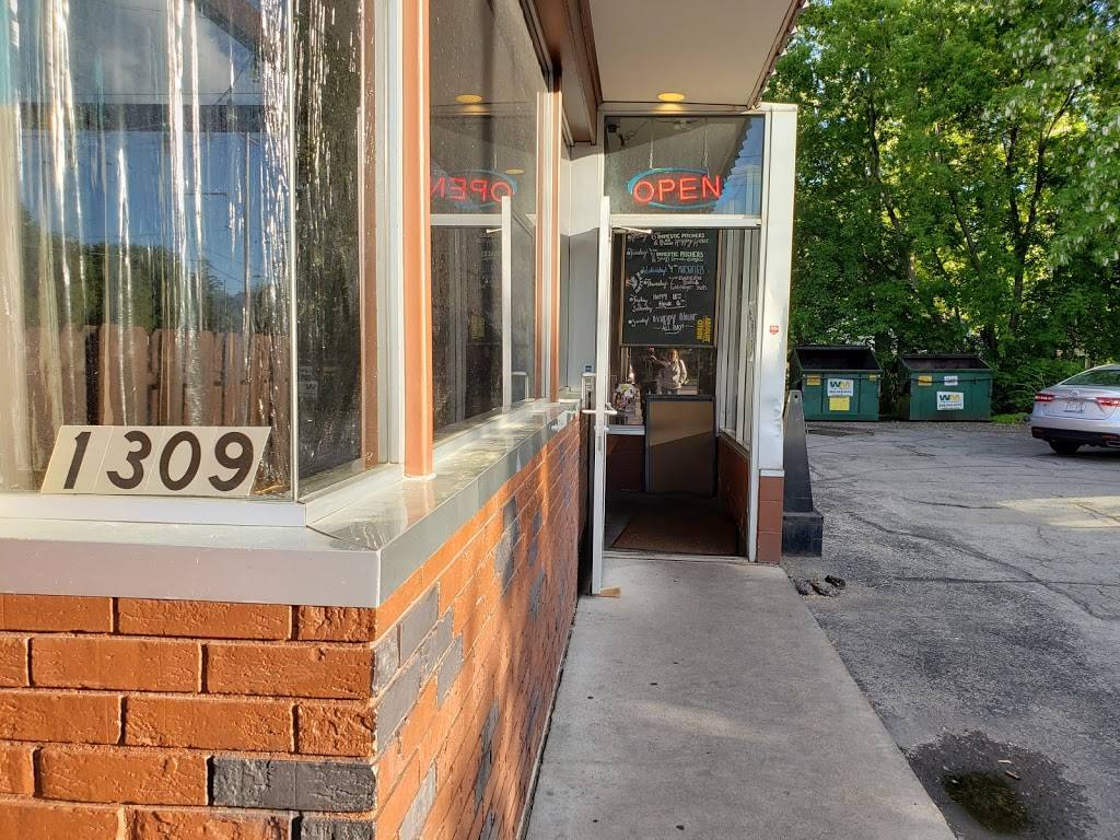 Scubas Pourhouse | restaurant | 1309 E Wisconsin Ave, Appleton, WI 54911, USA | 9203640488 OR +1 920-364-0488