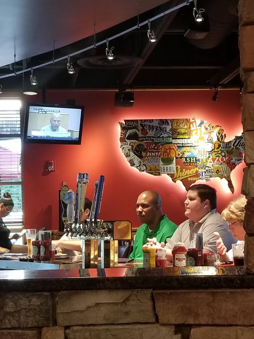 Red Robin Gourmet Burgers and Brews | restaurant | 1509 New Britain Ave, West Hartford, CT 06110, USA | 8605618594 OR +1 860-561-8594