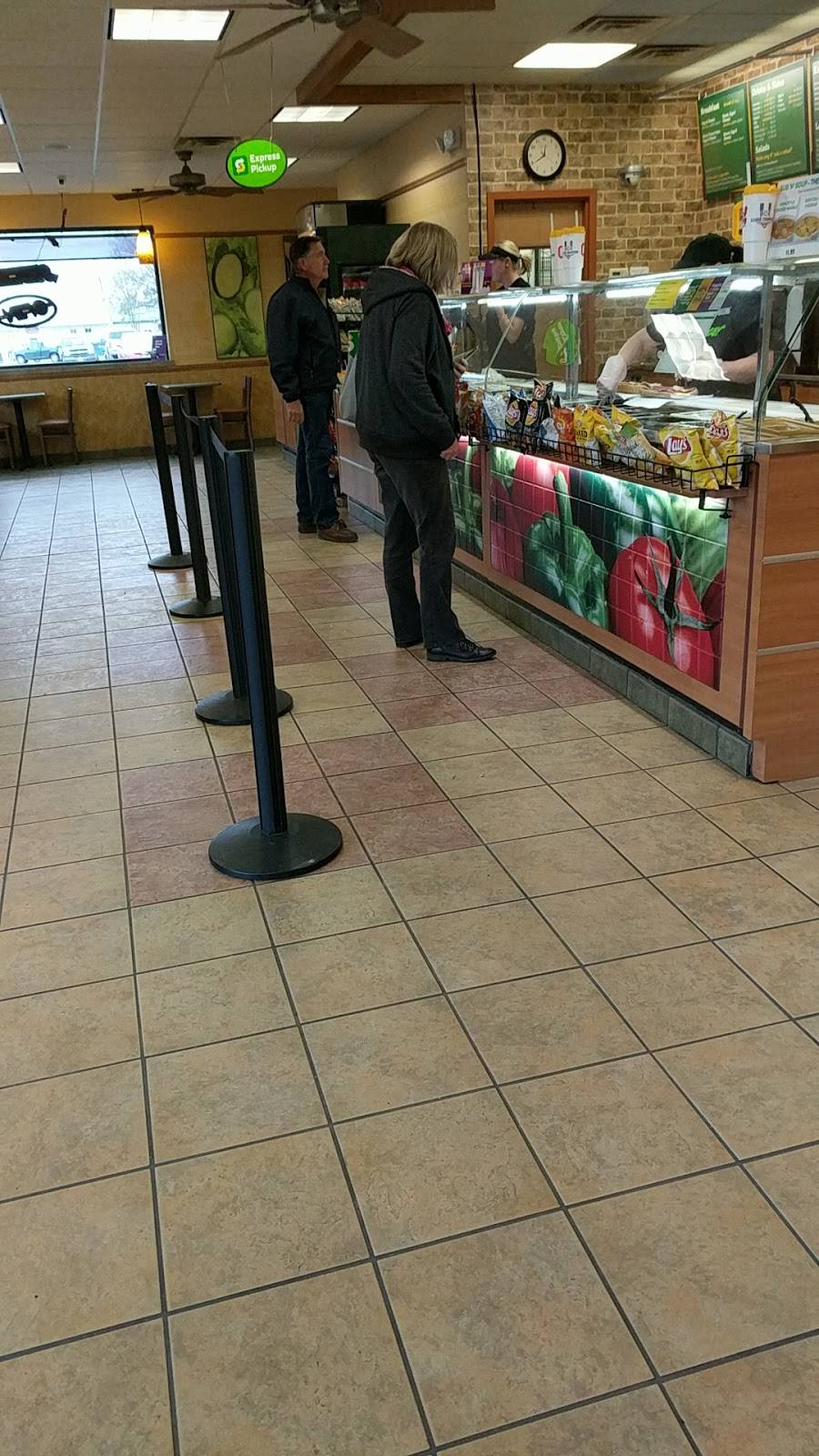 Subway | restaurant | 215 E Herrick Ave, Wellington, OH 44090, USA | 4406476402 OR +1 440-647-6402