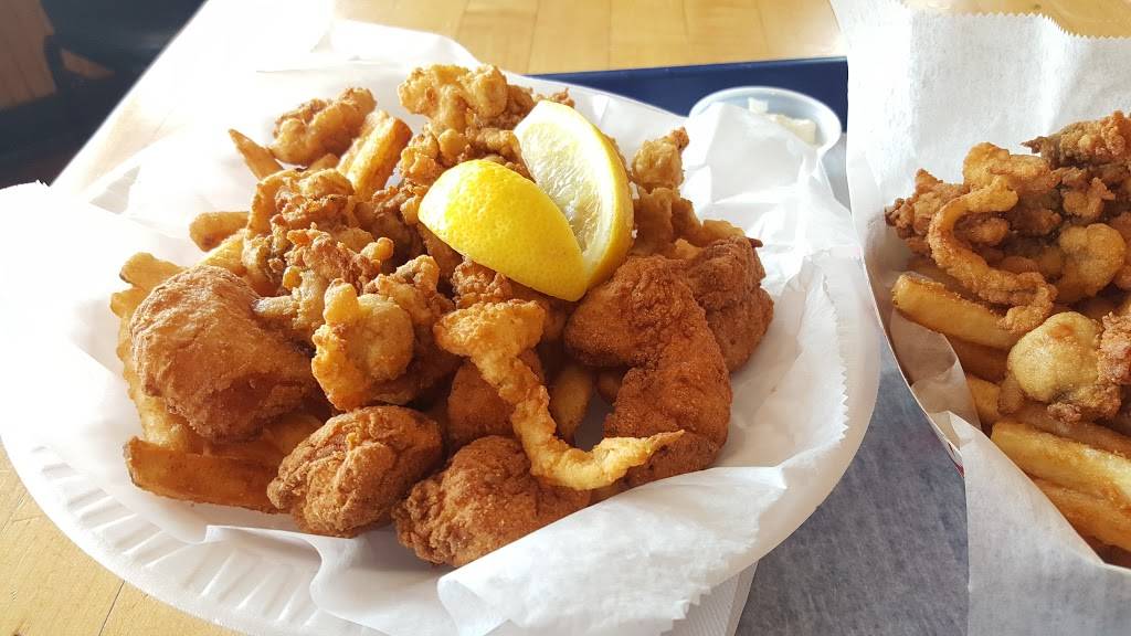 Sandbar | restaurant | 31 Kimberly Ave, West Haven, CT 06516, USA | 2039333700 OR +1 203-933-3700