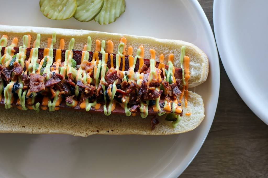 Truland Burgers & Greens | restaurant | 140 N Arizona Ave #100, Chandler, AZ 85225, USA | 4805977806 OR +1 480-597-7806