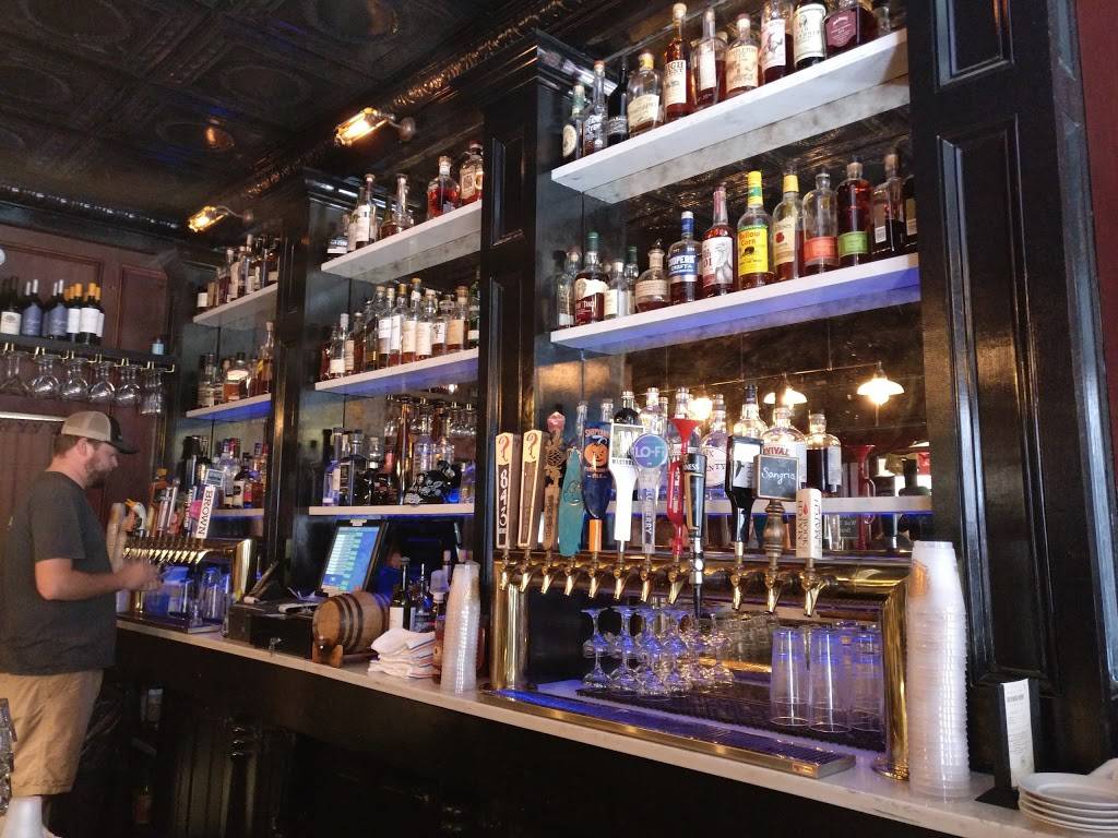 Blind Tiger Pub | restaurant | 36-38 Broad St, Charleston, SC 29403, USA | 8438726700 OR +1 843-872-6700