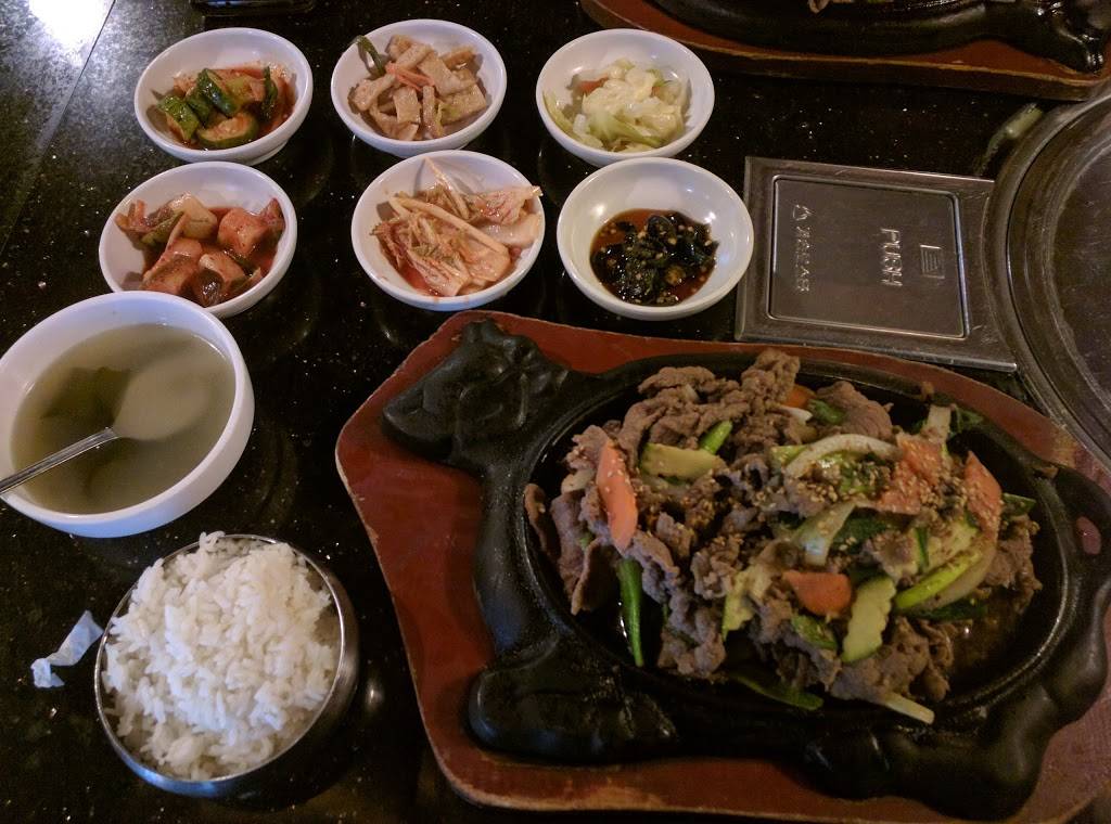 BBQ Hut Restaurant | restaurant | 1147 Roselle Rd, Hoffman Estates, IL 60169, USA | 8478829292 OR +1 847-882-9292