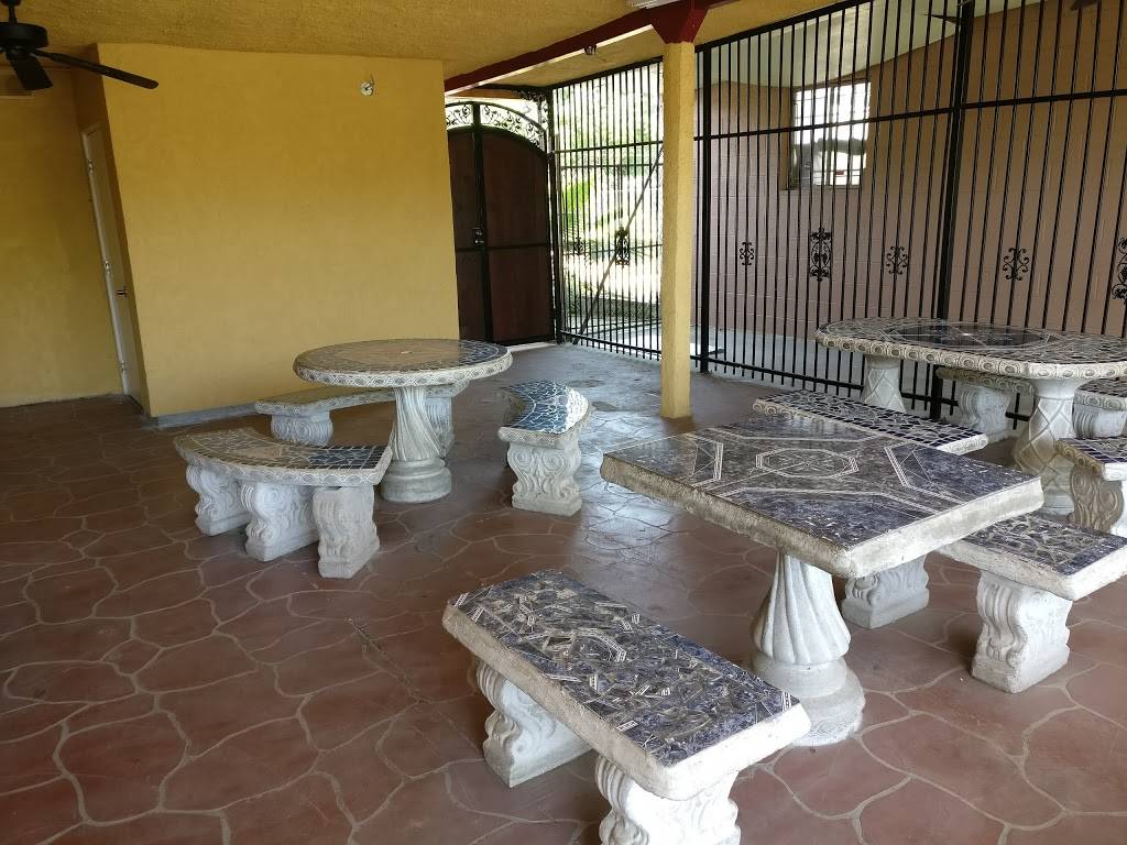 Los Arbolitos | restaurant | 836 E Visalia Rd, Farmersville, CA 93223, USA | 5595944527 OR +1 559-594-4527