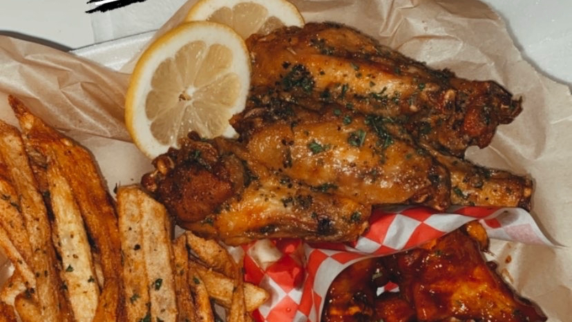 SheGotWings | restaurant | 5319 Ave S-4, Palmdale, CA 93552, USA | 6612336580 OR +1 661-233-6580